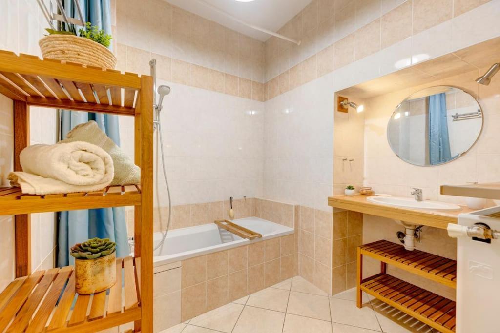 Vecchia Citta Cote Vieille Ville # Yolo Alp Home Annecy Bagian luar foto